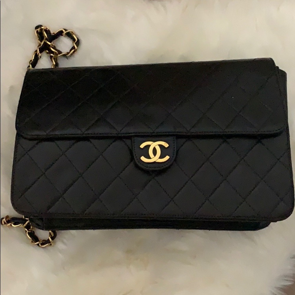 The authentic Chanel shoulder bag.